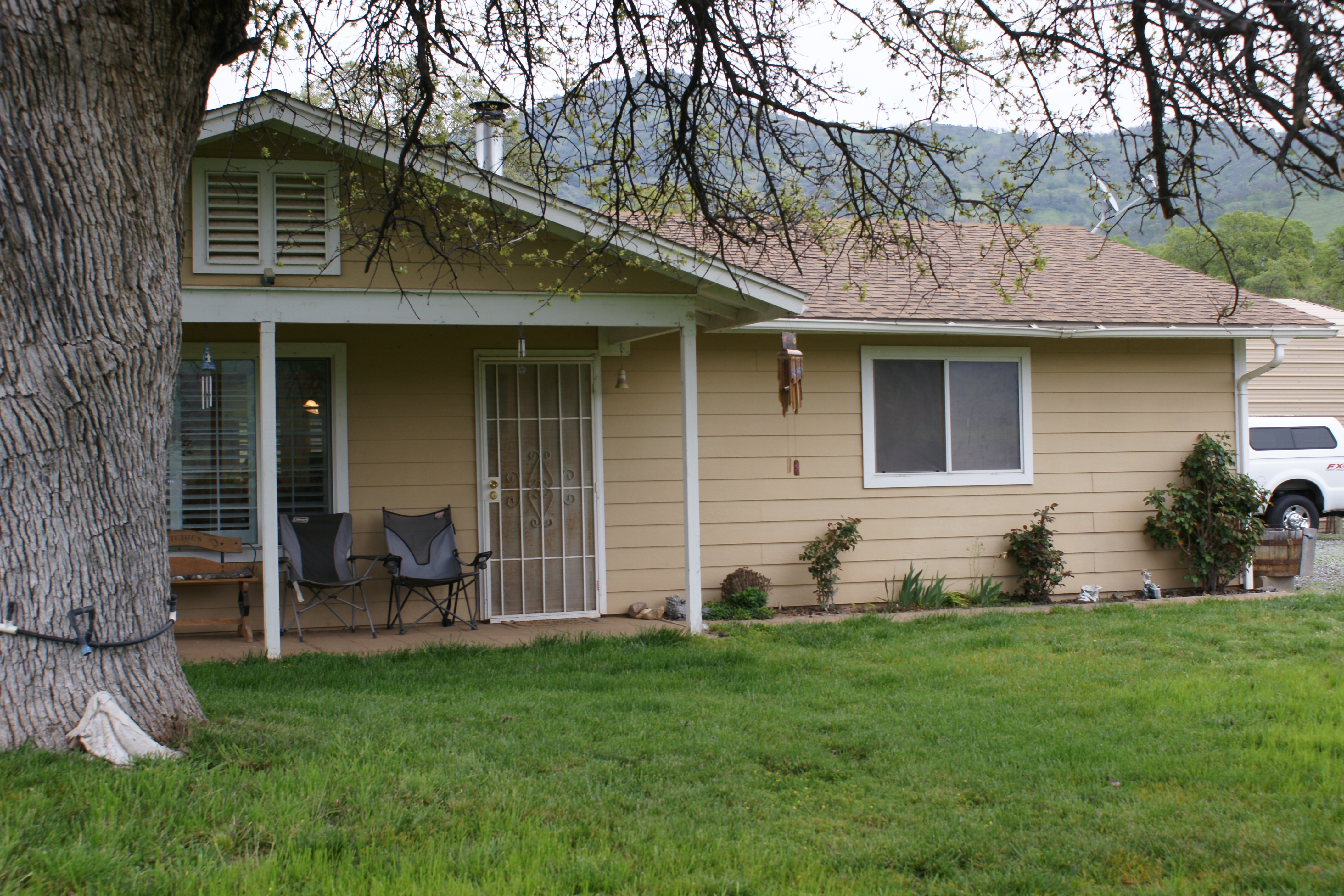 8062 Monreal Dr, Sanger, CA 93657