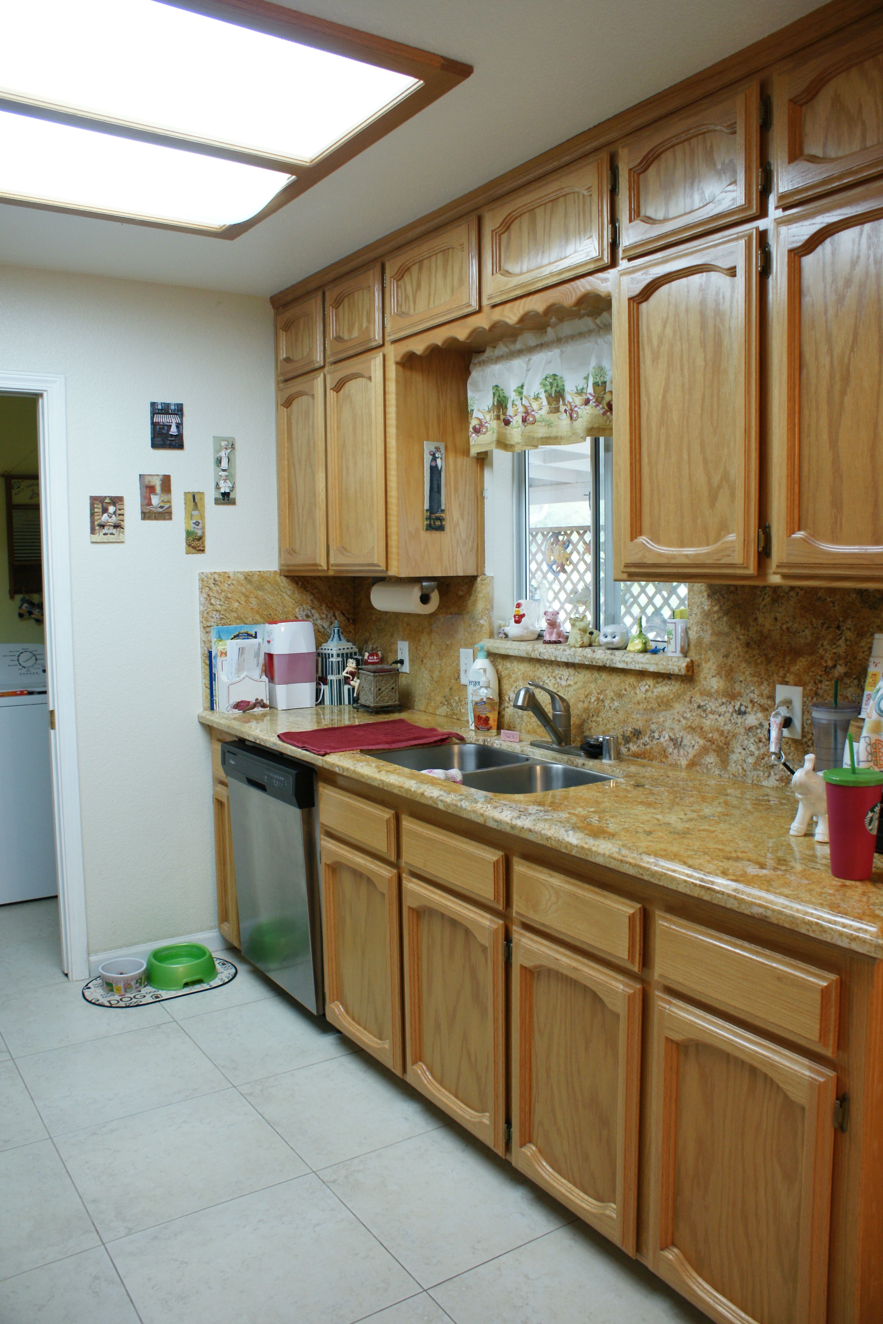 8062 Monreal Dr, Sanger, CA 93657