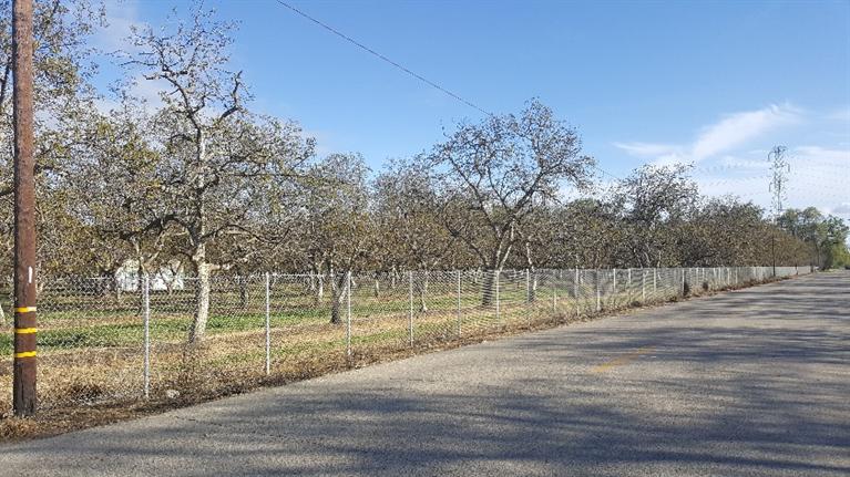 1534 South Riverbend Avenue, Sanger, CA 93657