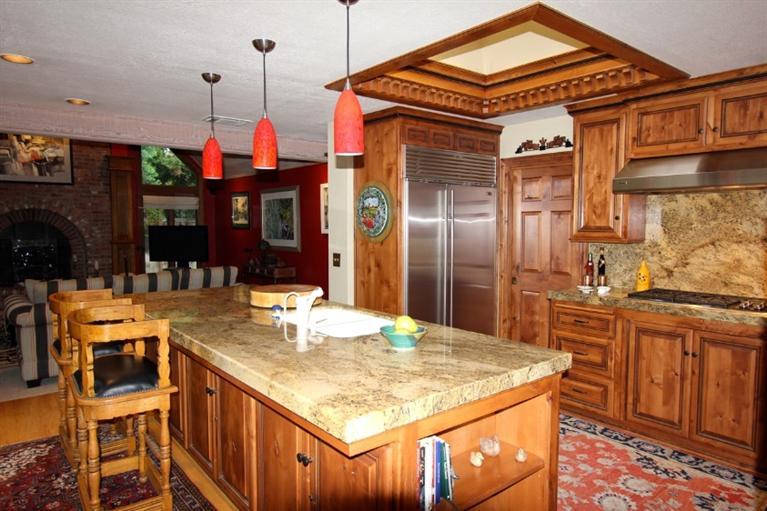823 East Ashcroft Avenue, Fresno, CA 93704