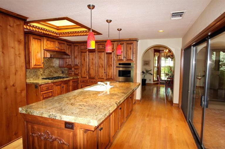 823 East Ashcroft Avenue, Fresno, CA 93704