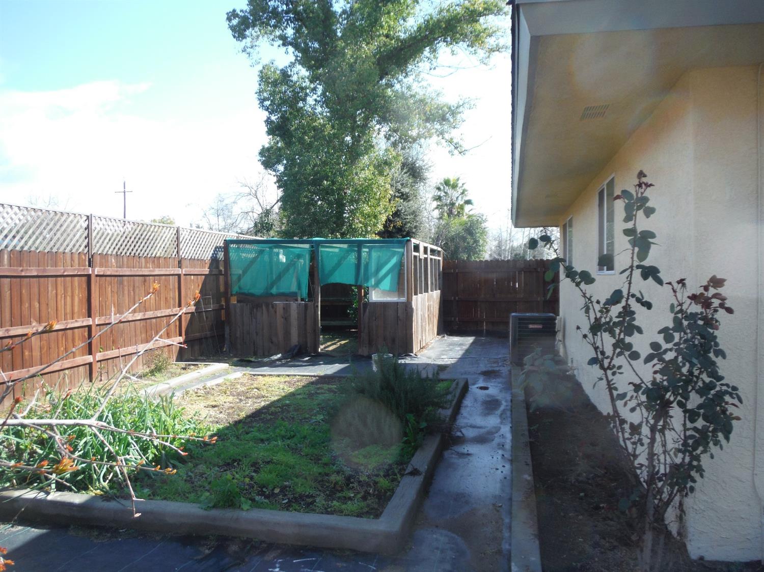 4265 North Fruit Avenue, Fresno, CA 93705