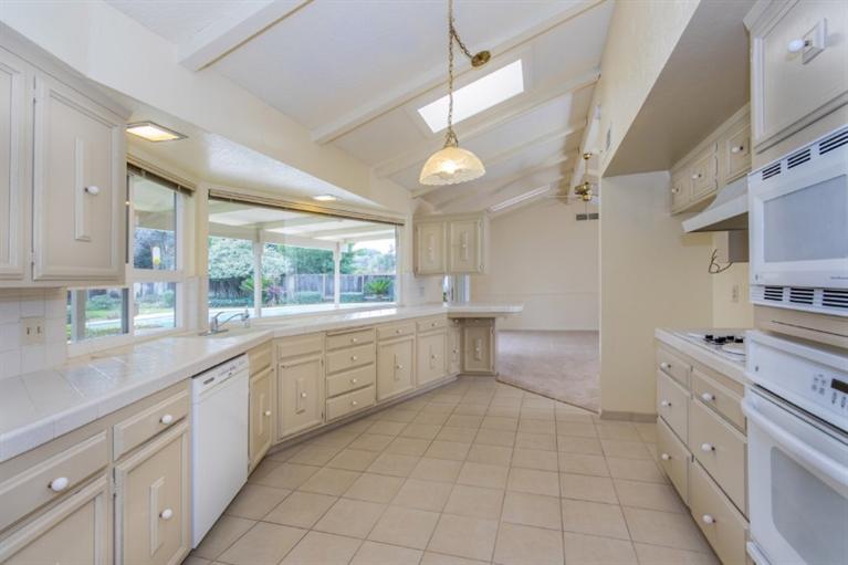 1233 West Moraga Road, Fresno, CA 93711