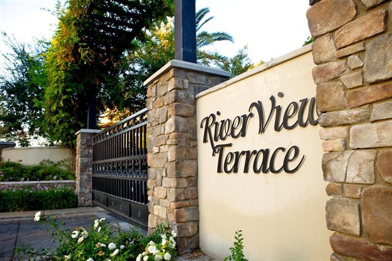 2214 West Thomason Place, Fresno, CA 93711