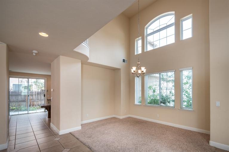 8587 N Paula Ave, Fresno, United States 93720