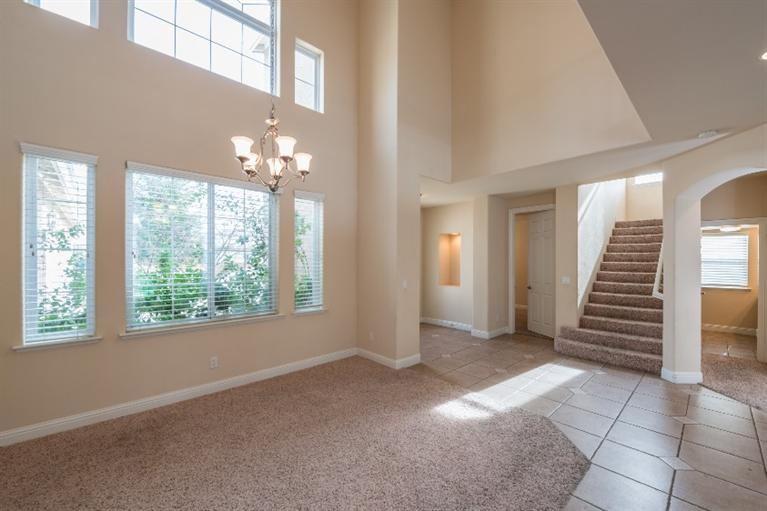 8587 N Paula Ave, Fresno, United States 93720