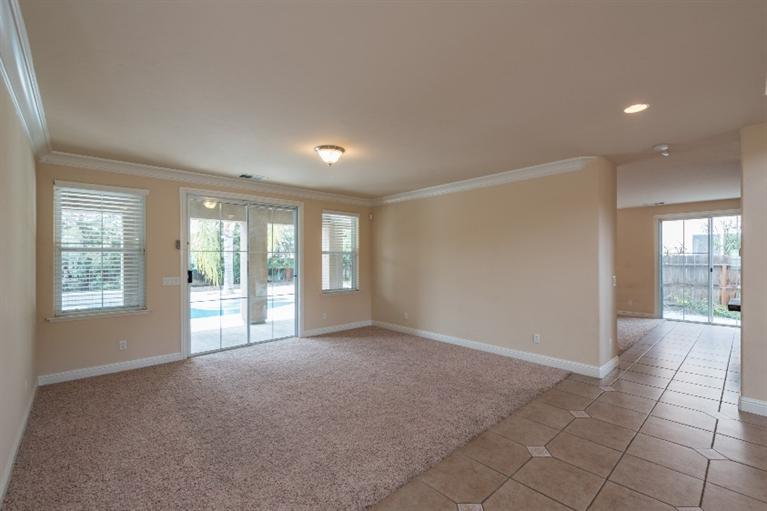 8587 N Paula Ave, Fresno, United States 93720