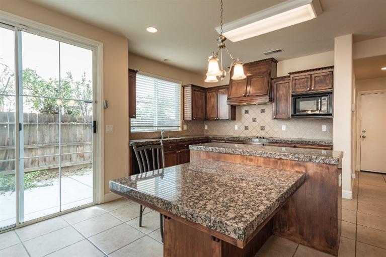 8587 N Paula Ave, Fresno, United States 93720