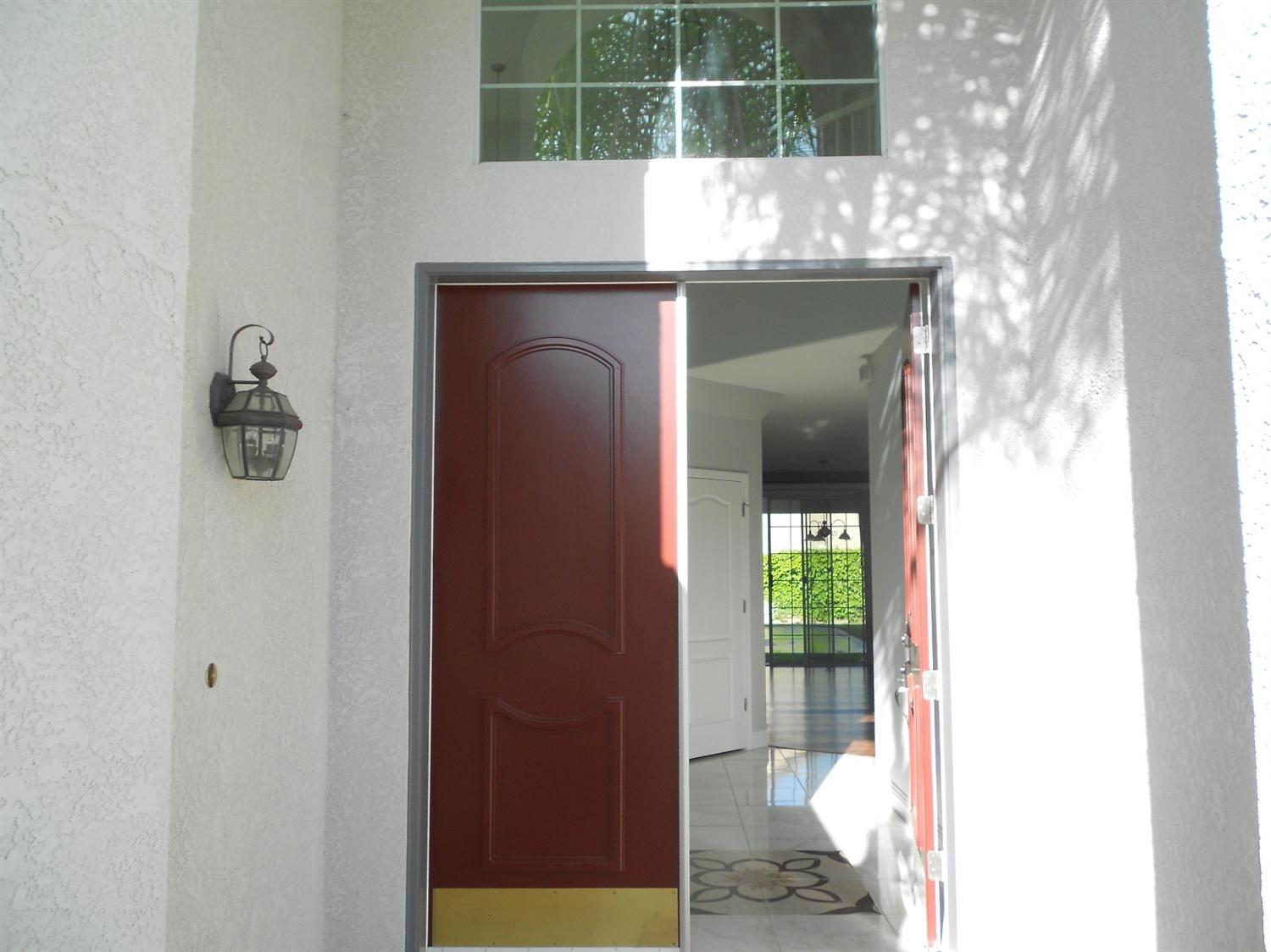 8019 North Paula Avenue, Fresno, CA 93720