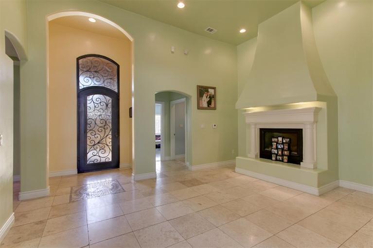 6070 West Bluff Avenue, Fresno, CA 93722