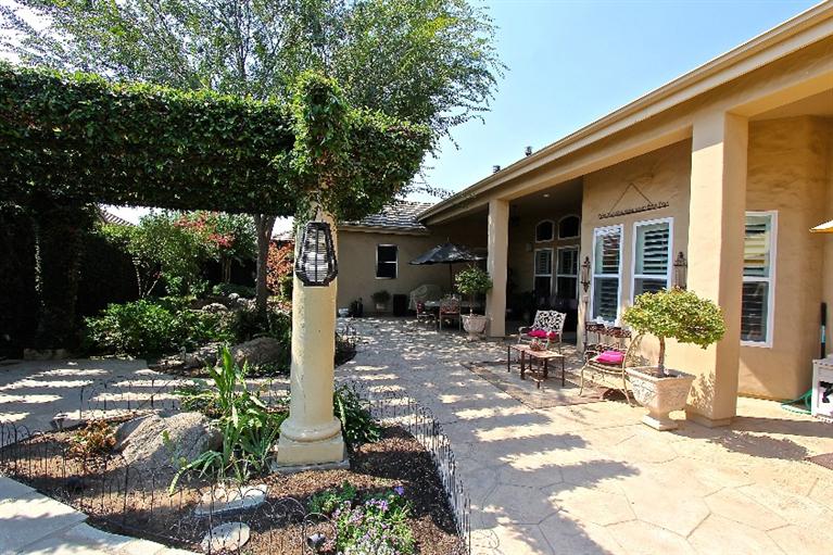 7708 North Gilroy, Fresno, CA 93722