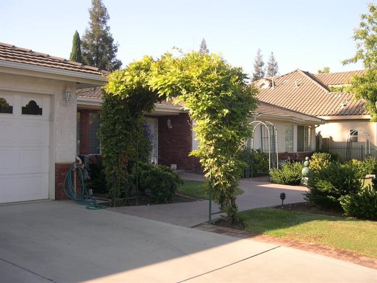 5185 W Spruce, Fresno, United States 93722
