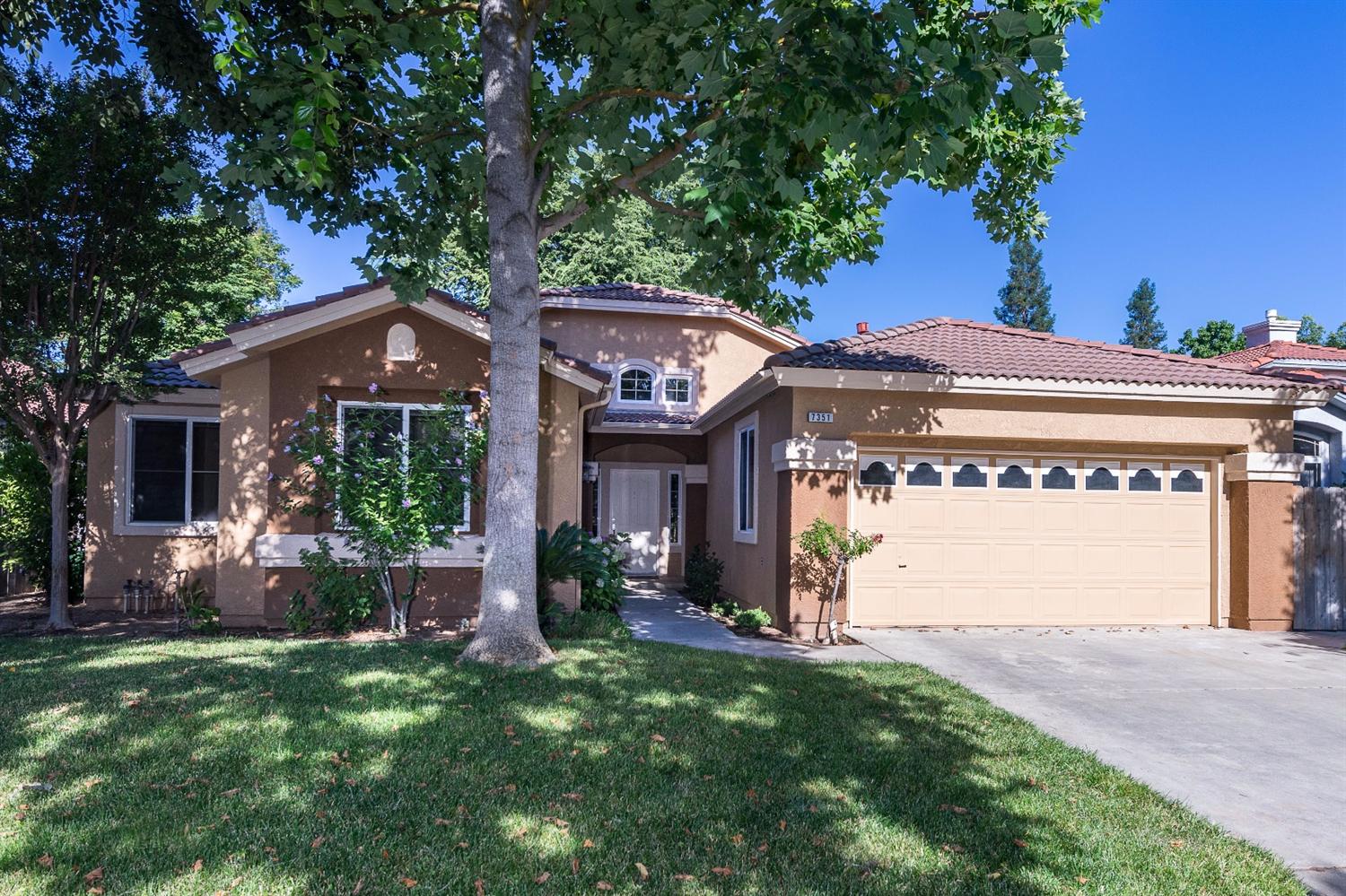 7351 N Bain Ave, Fresno, CA 93722