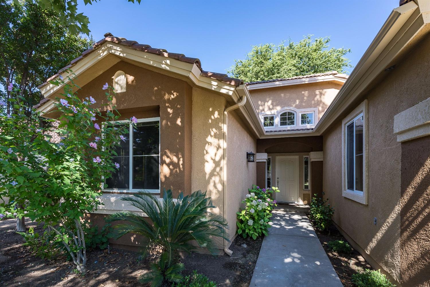 7351 N Bain Ave, Fresno, CA 93722