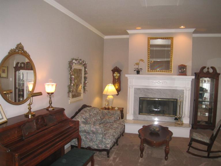 889 East Dartmouth Drive, Fresno, CA 93730