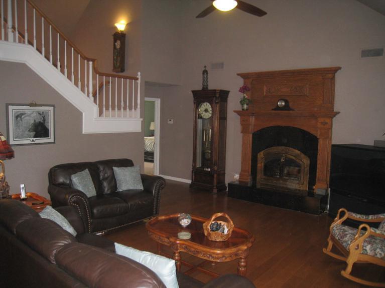 889 East Dartmouth Drive, Fresno, CA 93730