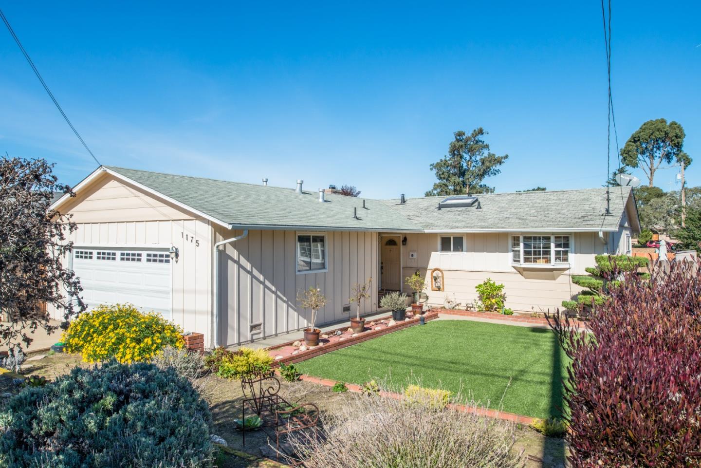 1175 Santa Ana St, Seaside, United States 93955