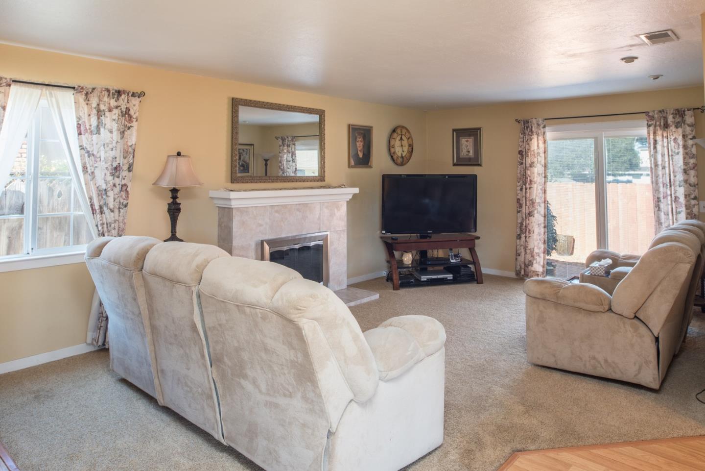 1175 Santa Ana St, Seaside, United States 93955