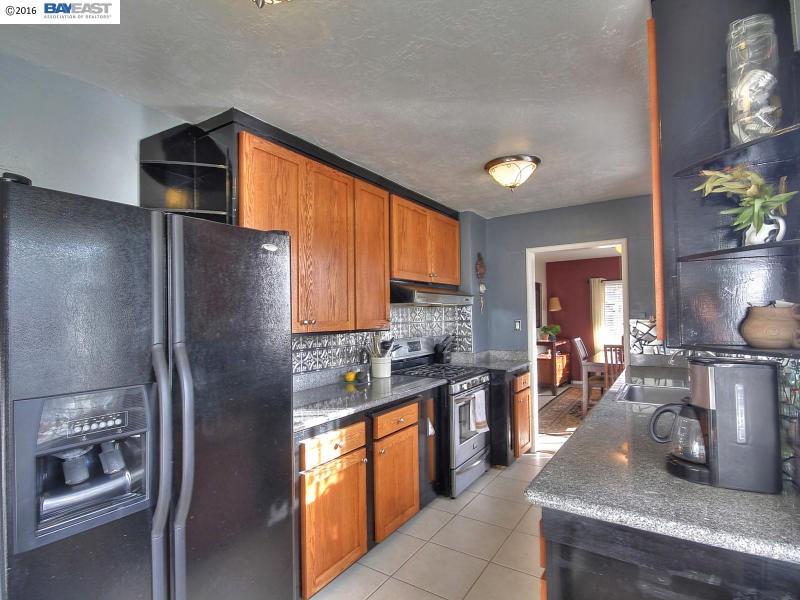 1680 GROVE WAY, Castro Valley, United States 94546