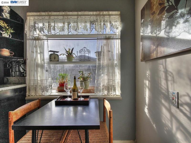 1680 GROVE WAY, Castro Valley, United States 94546