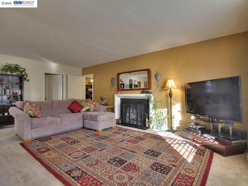 1680 GROVE WAY, Castro Valley, United States 94546