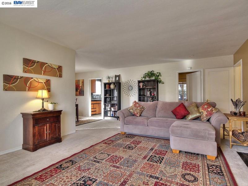 1680 GROVE WAY, Castro Valley, United States 94546
