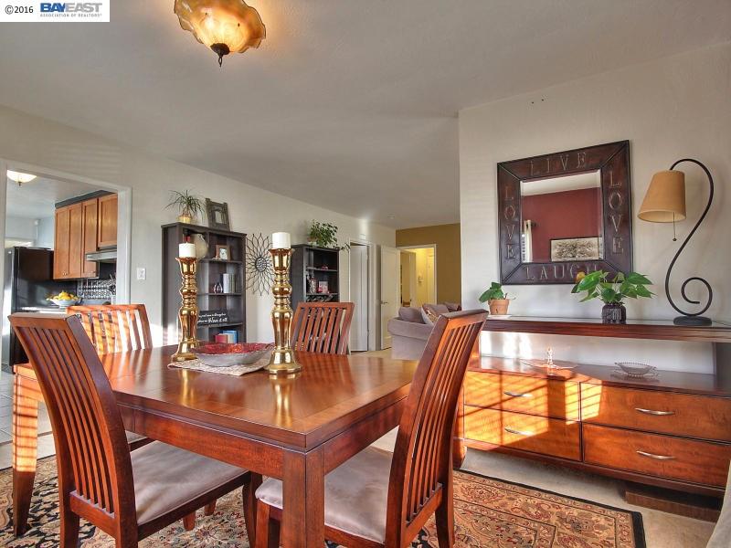 1680 GROVE WAY, Castro Valley, United States 94546