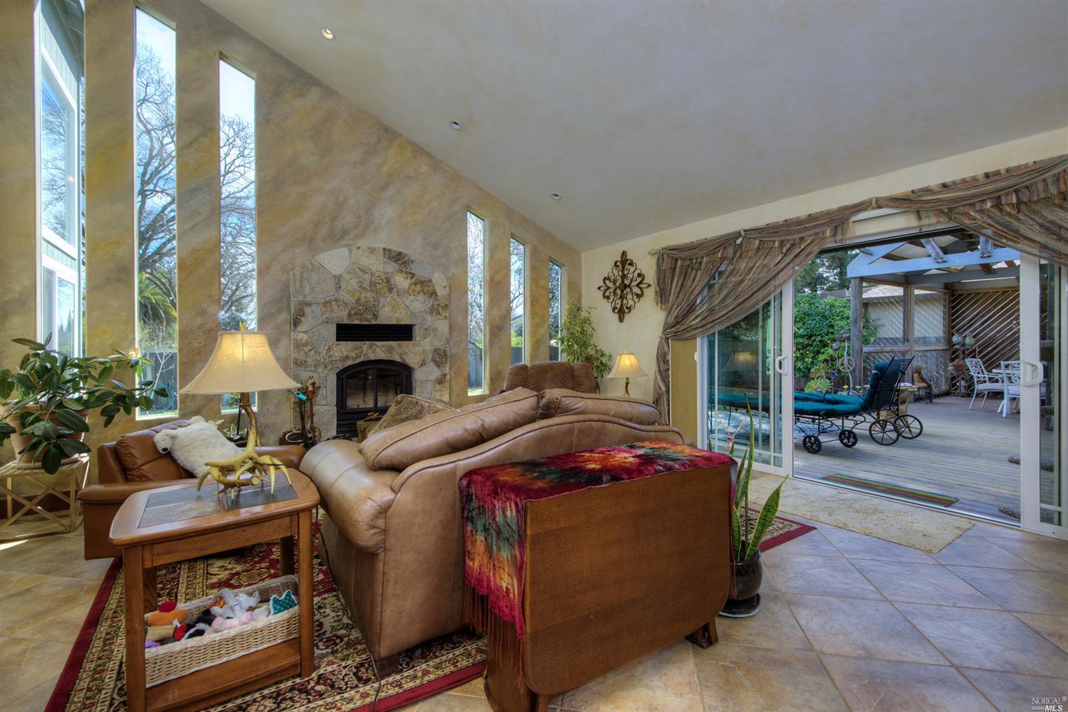 2413 Vine Hill Dr, Napa, United States 94558