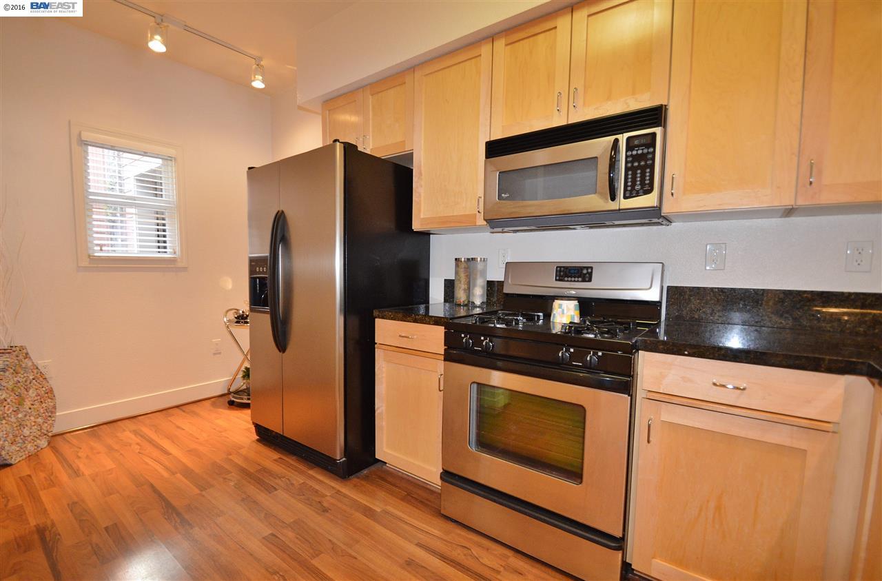 1502 BRUNSWIG LN, Emeryville, CA 94608