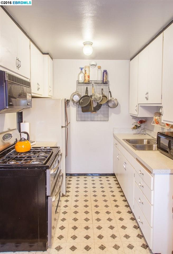 2824 WALLACE ST, Berkeley, United States 94702