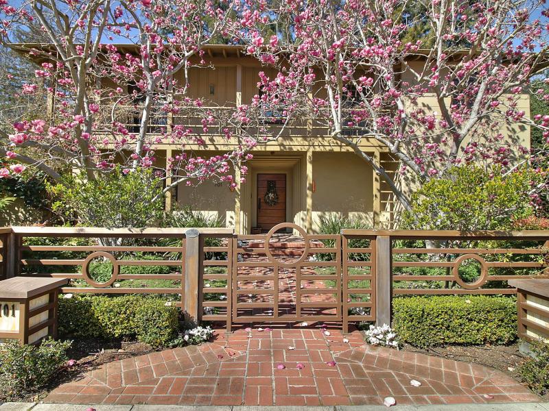 2555 Mountain Ranch Rd