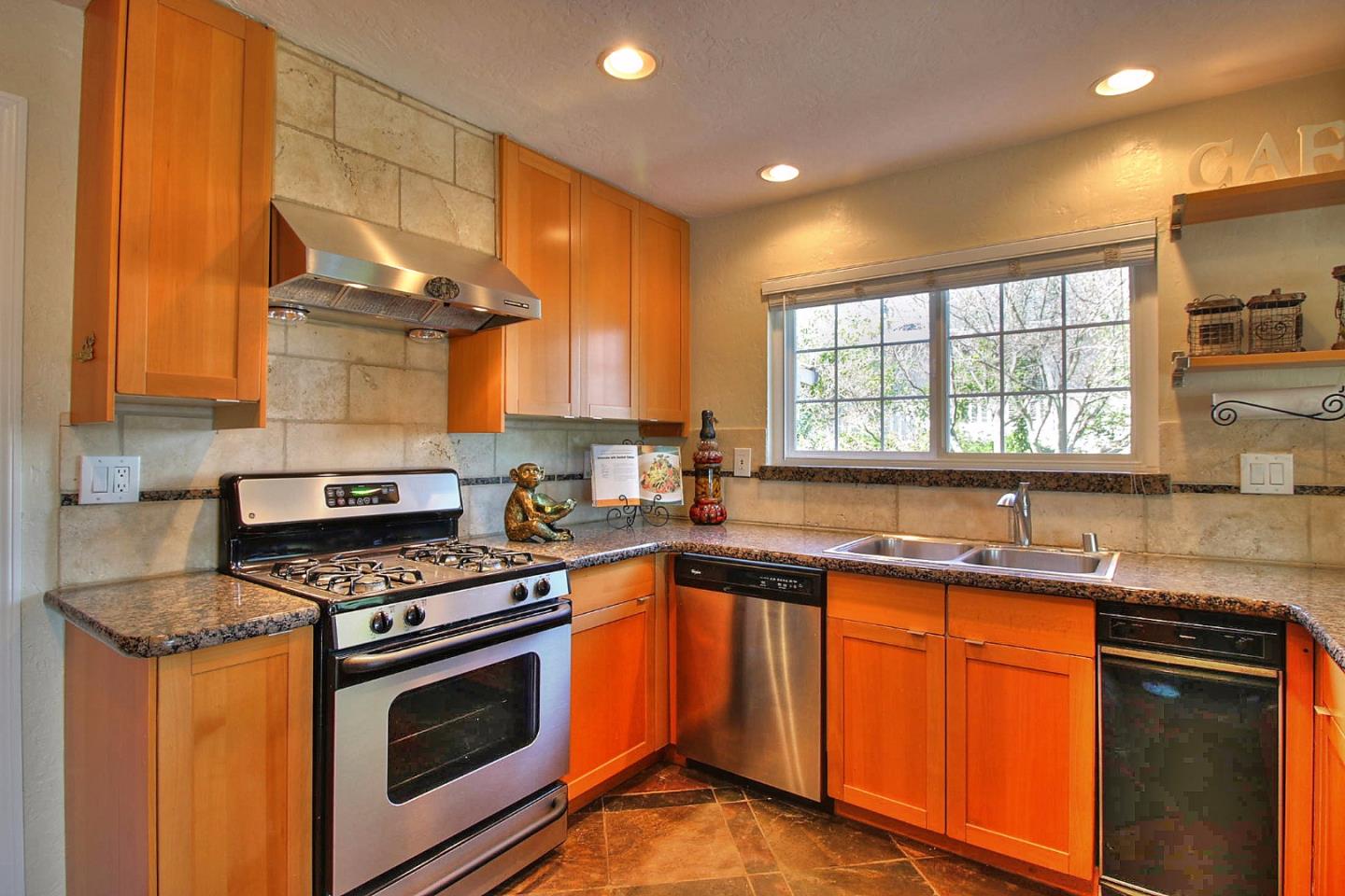 651 Donald Dr, Hollister, United States 95023