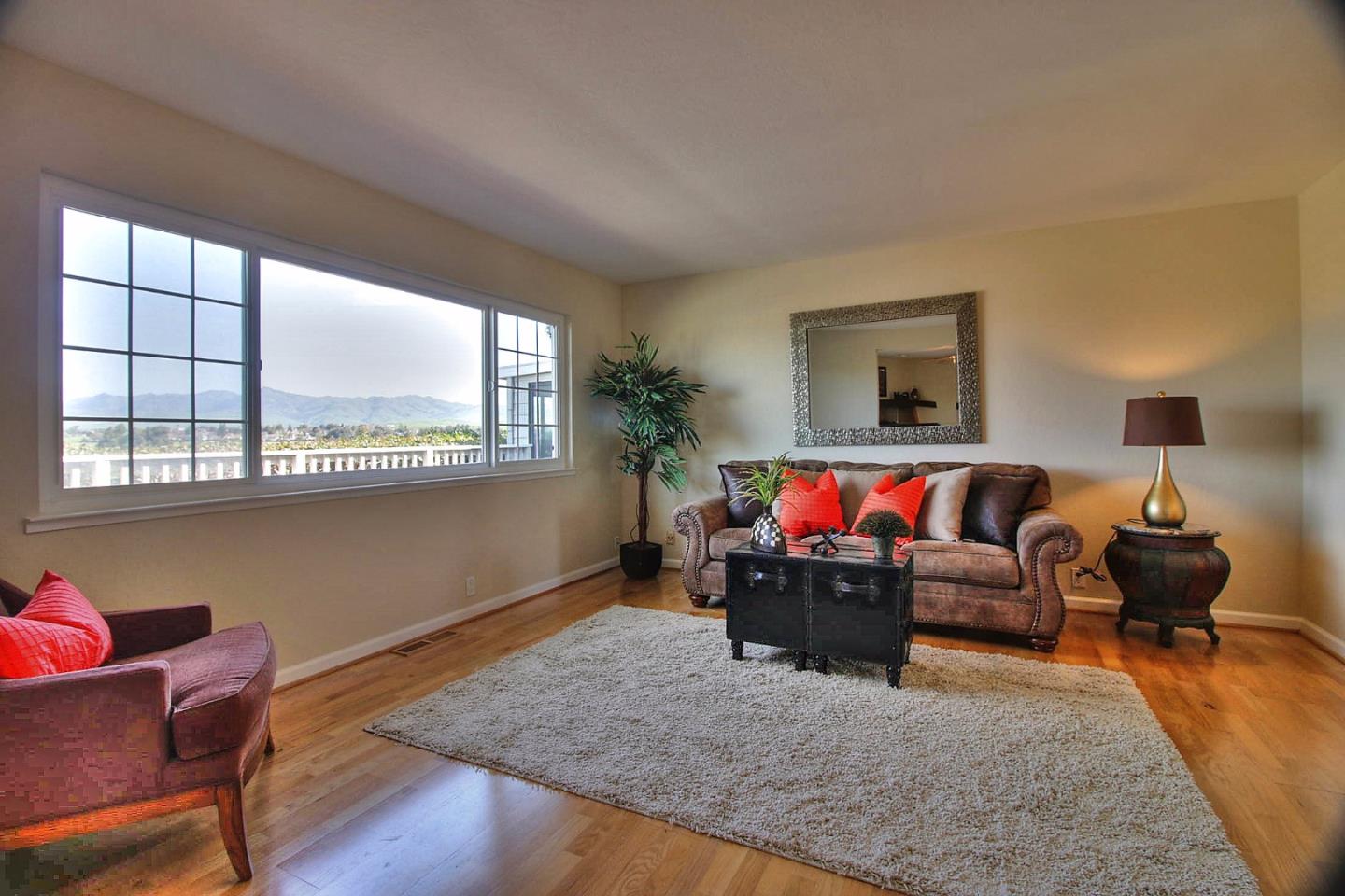 651 Donald Dr, Hollister, United States 95023
