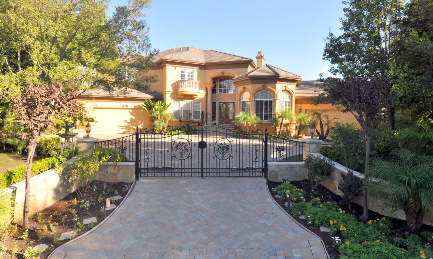 13695 Uvas Rd