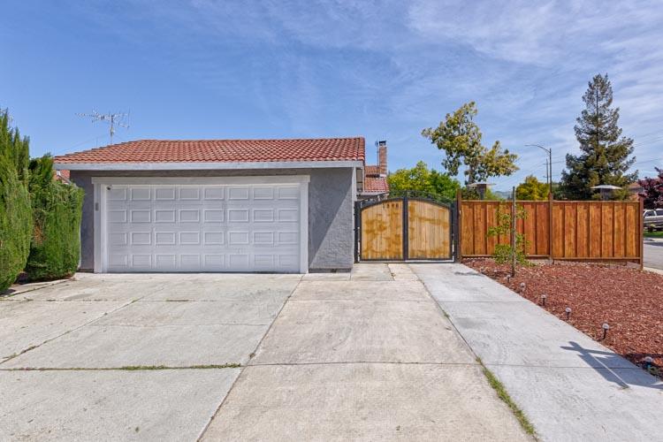 18530 Onyx Ln