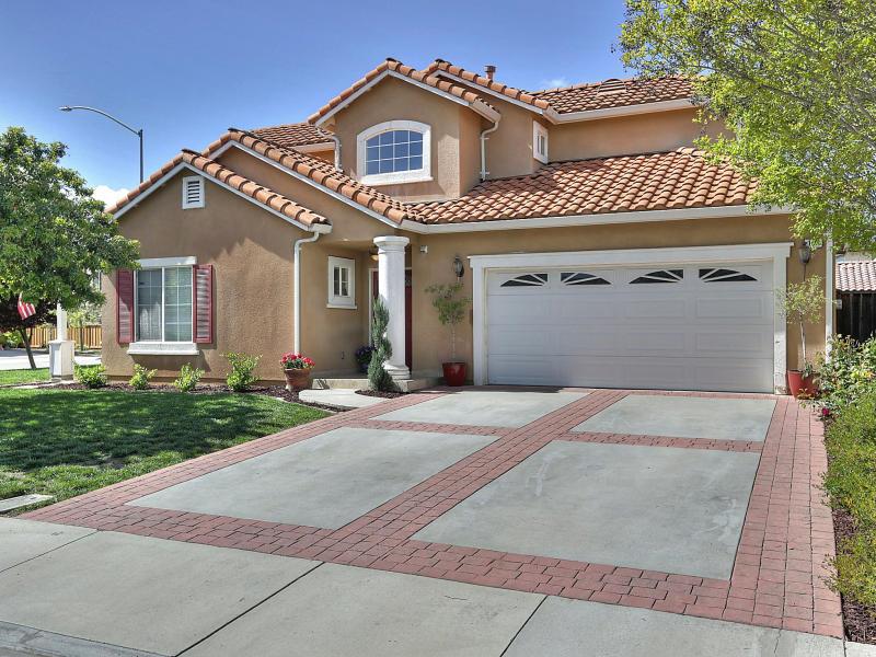 18530 Onyx Ln