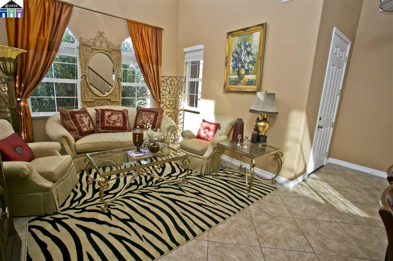 2072 Basque Dr, Tracy, CA 95304