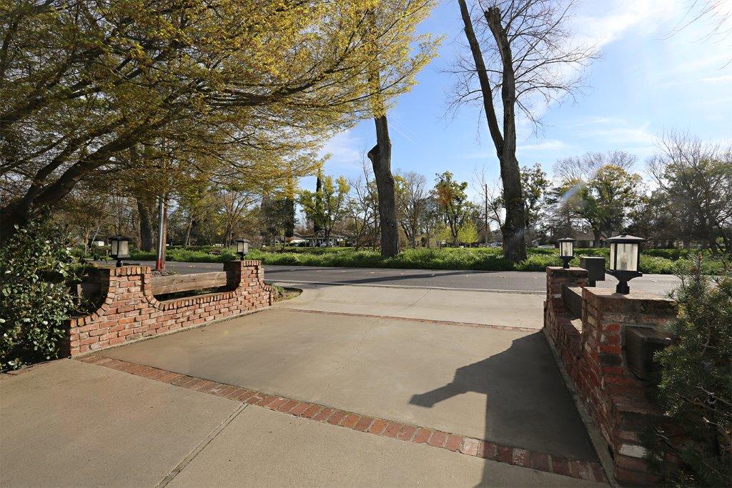 385 WN BEAR CREEK Dr, Merced, United States 95340