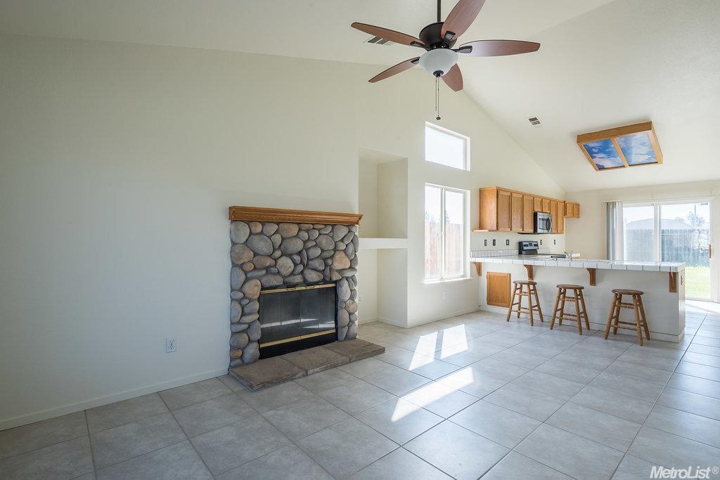 12806Quicksilver St, Waterford, CA 95386