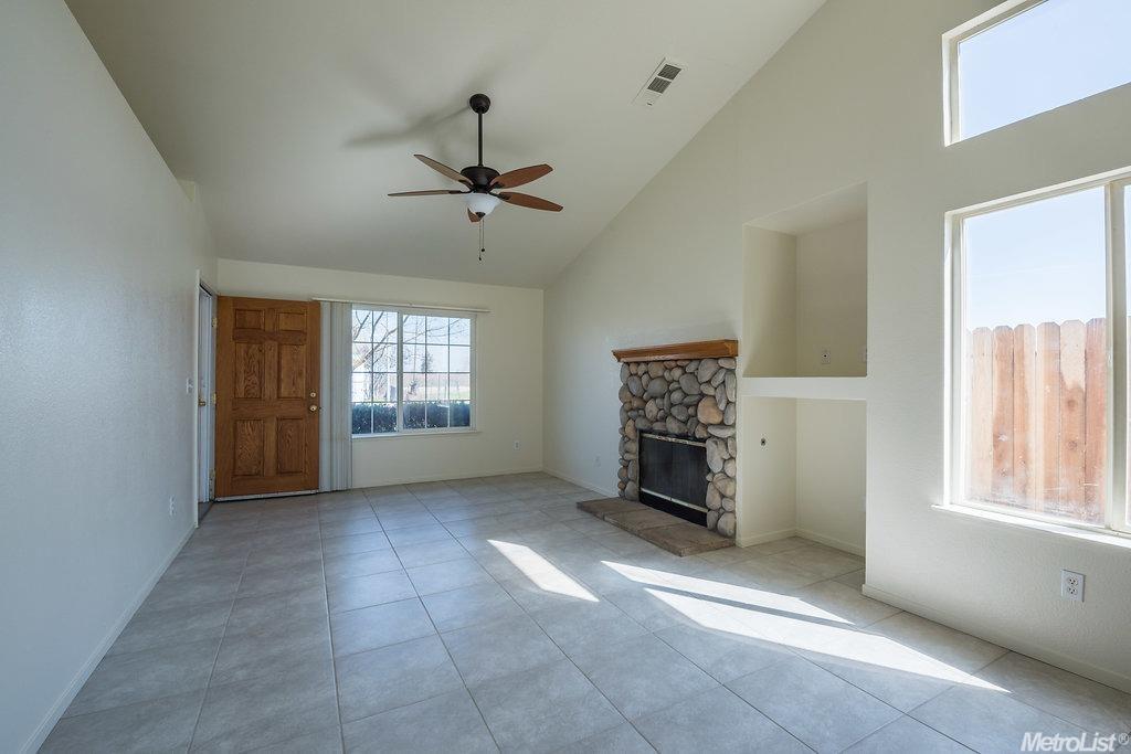 12806Quicksilver St, Waterford, CA 95386