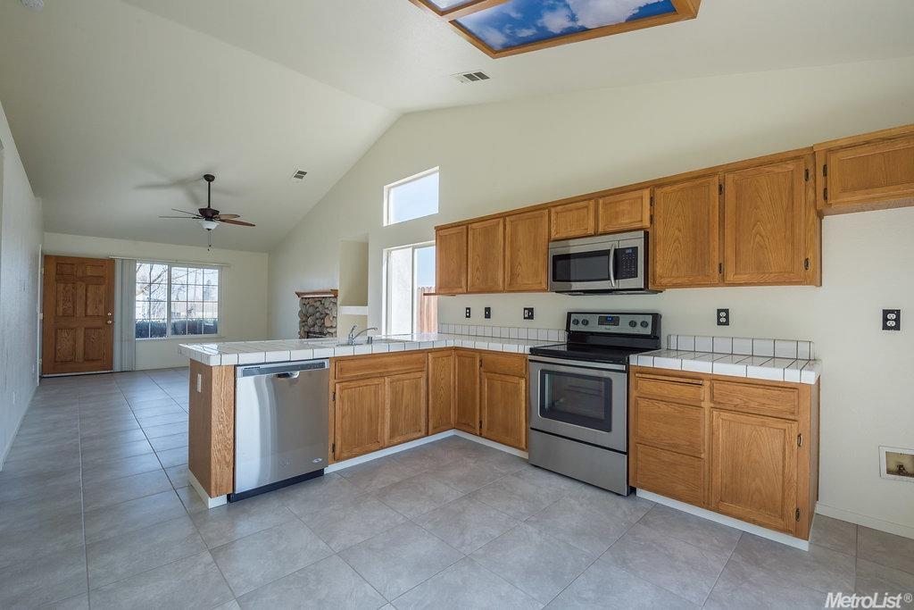12806Quicksilver St, Waterford, CA 95386