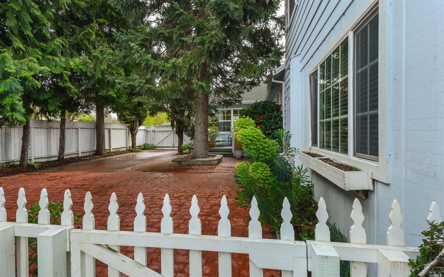 1709Bryden Lane, Santa Rosa, CA 95404