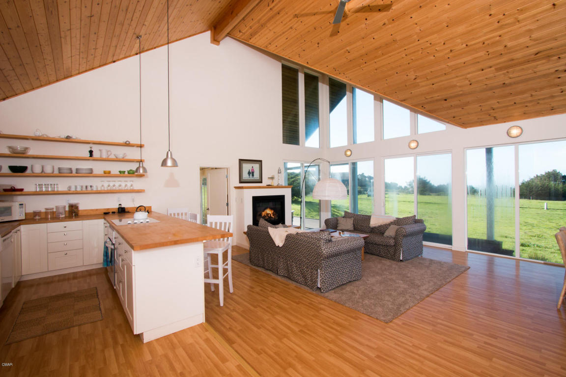 2456 Nonella Ln, Albion, CA 95410