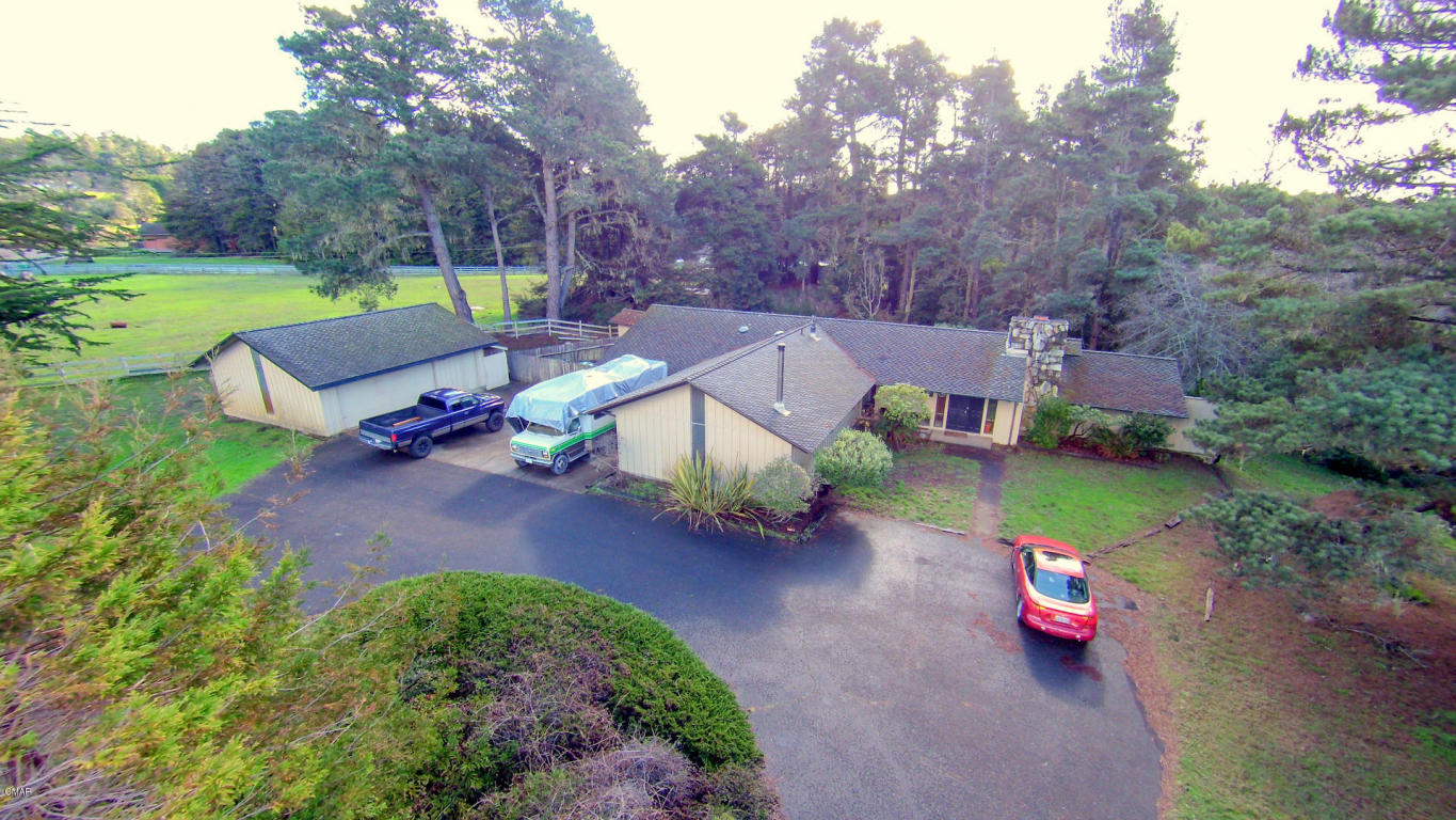 32651 Mill Creek Dr, Fort Bragg, CA 95437