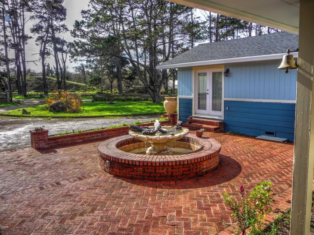 33000 Mill Creek Dr, Fort Bragg, CA 95437