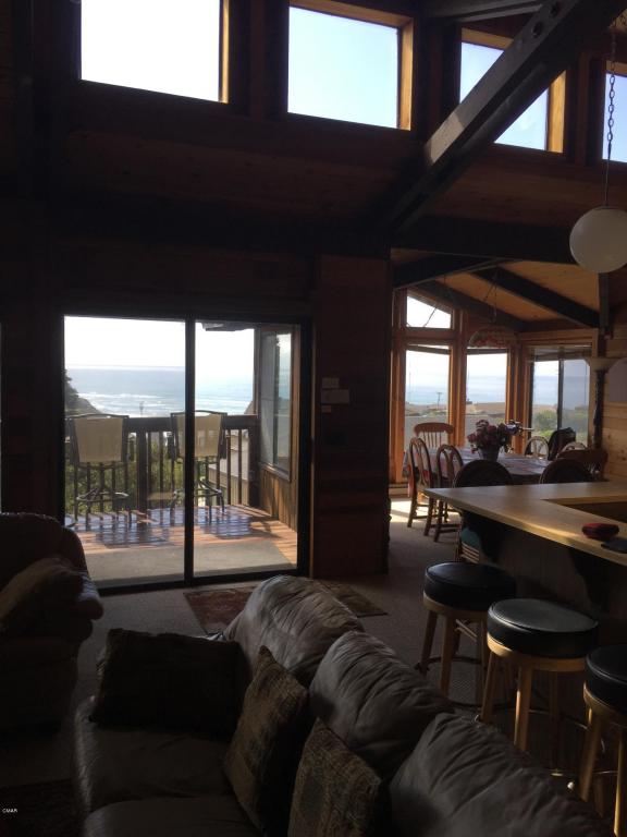 44861 Arena Cir, Manchester, CA 95459