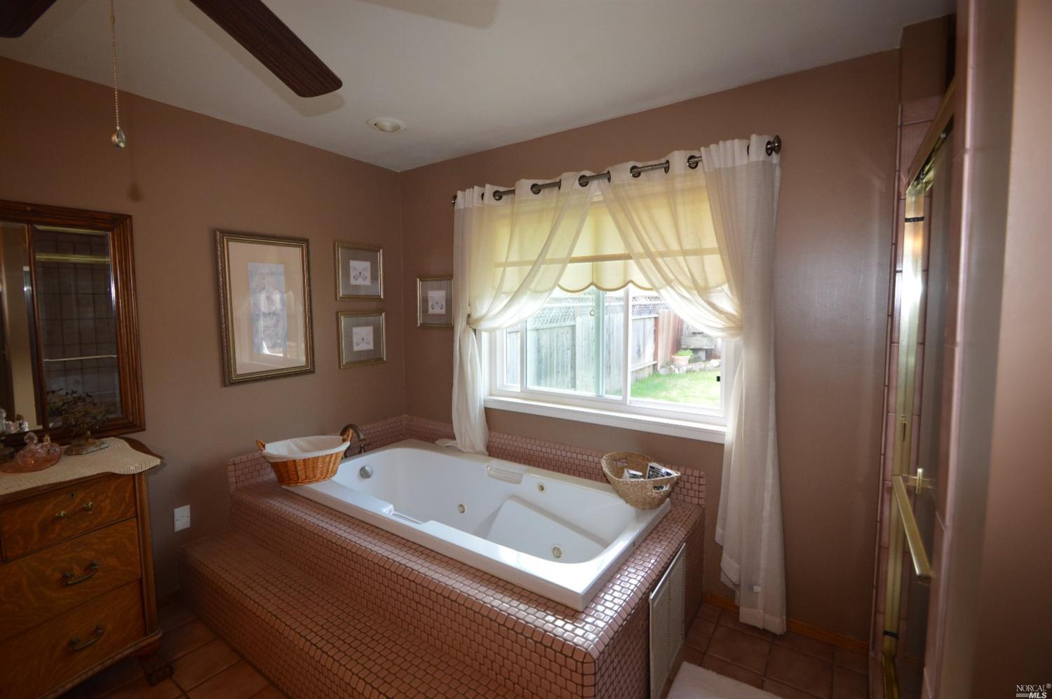 360 Brookhaven Ct, Sebastopol, United States 95472