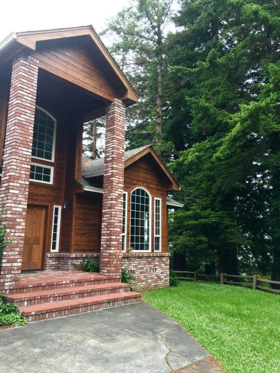 459 Annahy Drive, Fortuna, CA 95540
