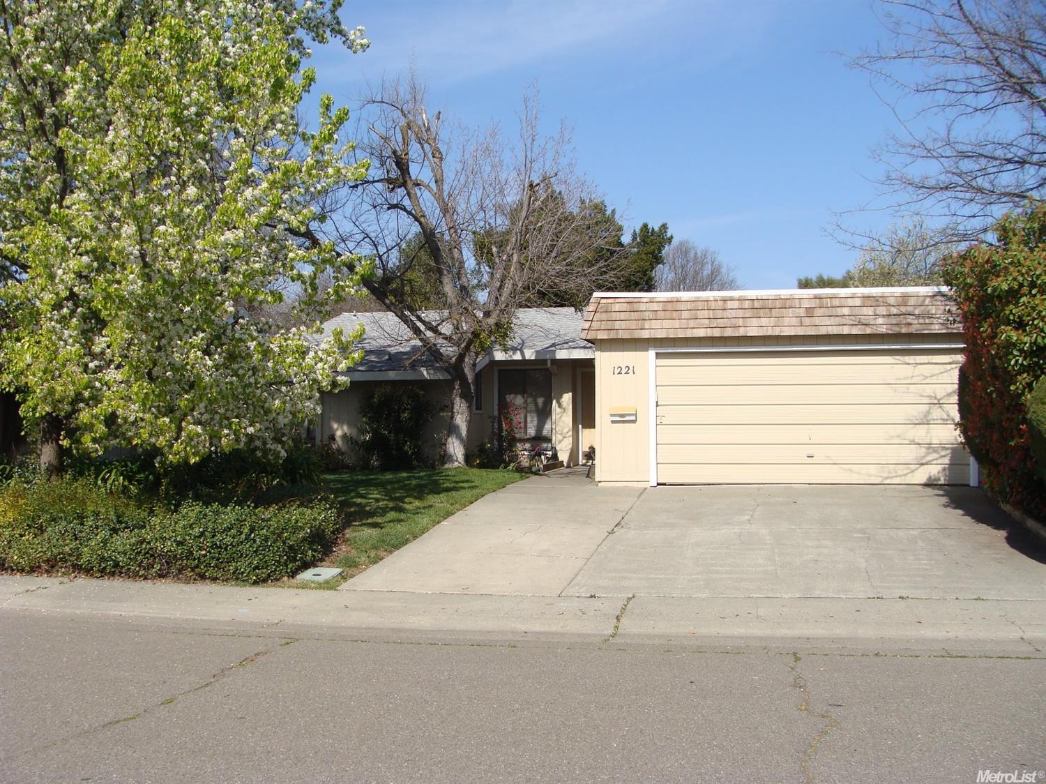 1221 Auburn Dr, Davis, United States 95616