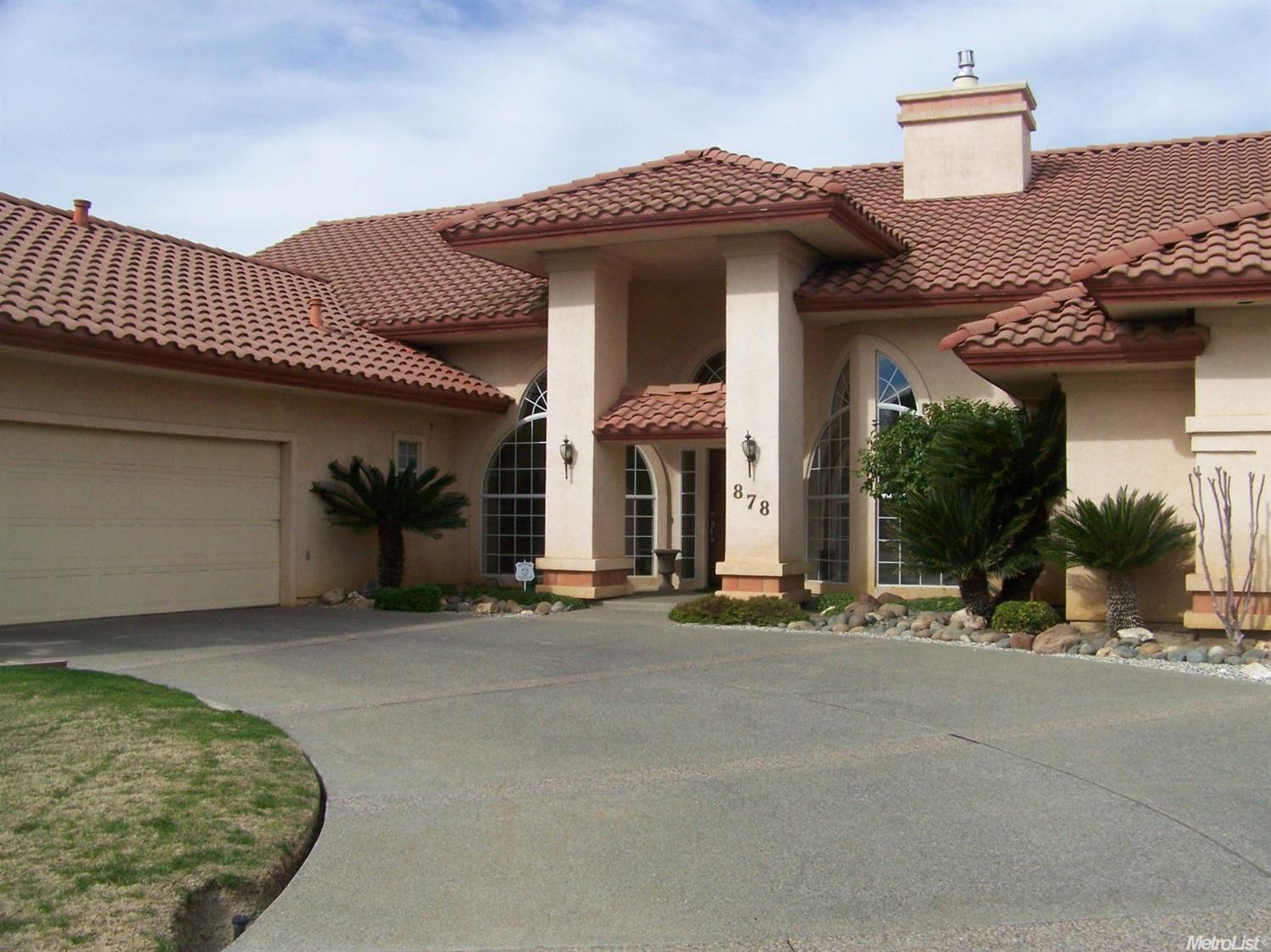 878 W Southwood Dr, Woodland, United States 95695